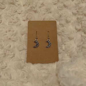 SILVER MOON EARRINGS🌙🌙